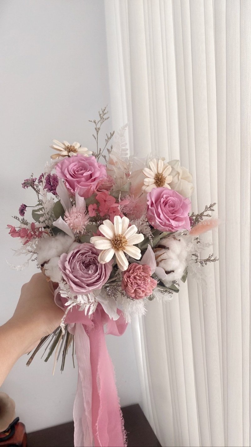 Flora Flower Bridal Eternal Flower Bouquet-Princess Rose - ช่อดอกไม้แห้ง - พืช/ดอกไม้ สึชมพู