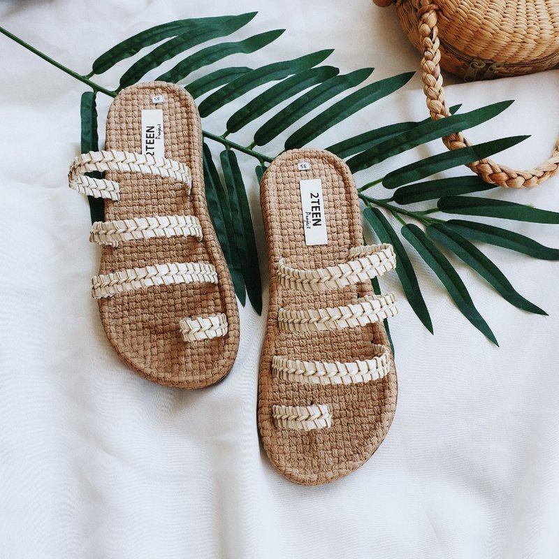 White Strappy Sandals - 女休閒鞋/帆布鞋 - 橡膠 
