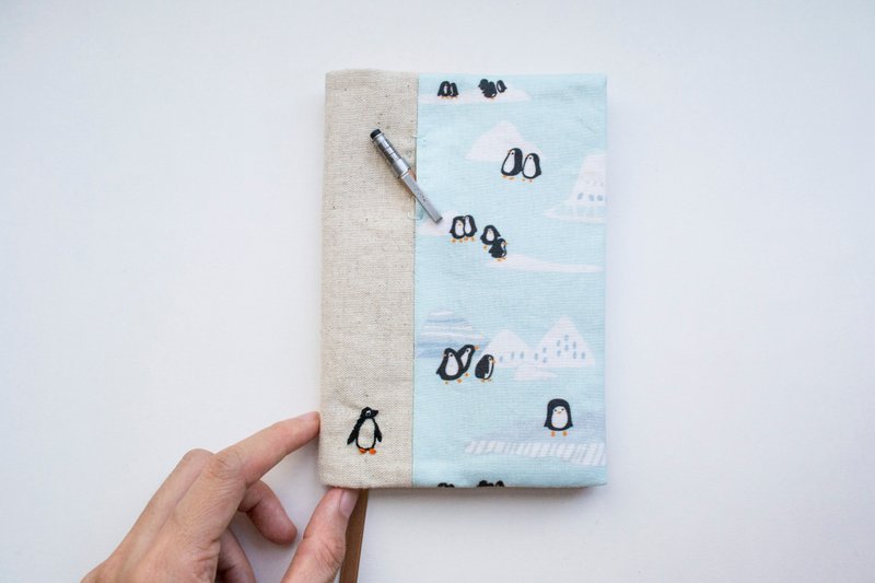 Jot of Ideas fabric A6 bookcover - Penguins - สมุดบันทึก/สมุดปฏิทิน - ผ้าฝ้าย/ผ้าลินิน หลากหลายสี