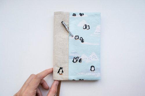 Momshoo Jot of Ideas fabric A6 bookcover - Penguins