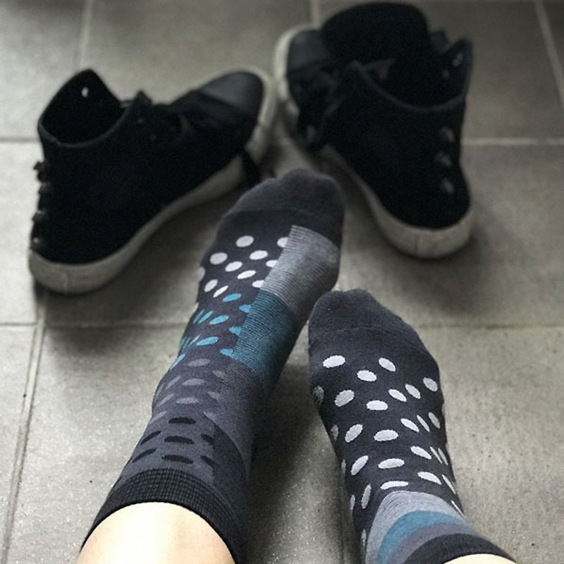 socks_aspirin dot / irregular / socks / white / black - Socks - Cotton & Hemp Blue