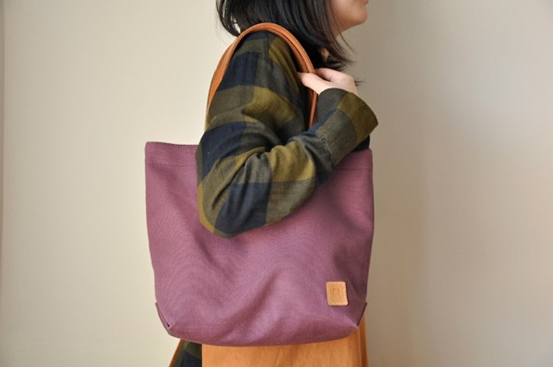 HB08　中帆布包–滅紫 - 側背包/斜背包 - 棉．麻 紫色
