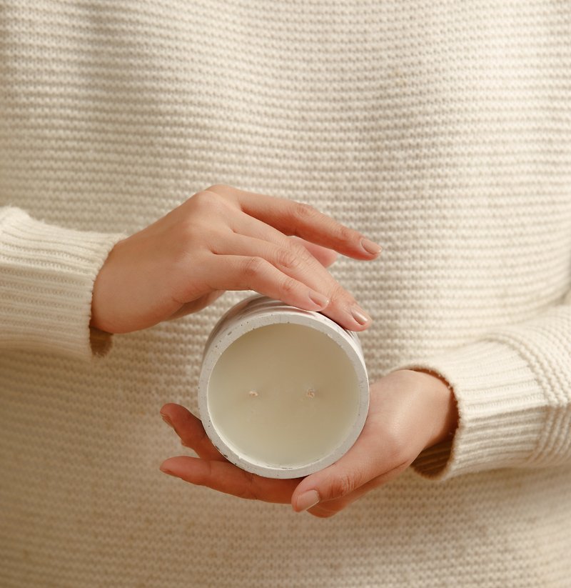 Handcrafted Soy Candle, White Valley Scent - 蠟燭/香薰/擴香 - 水泥 白色