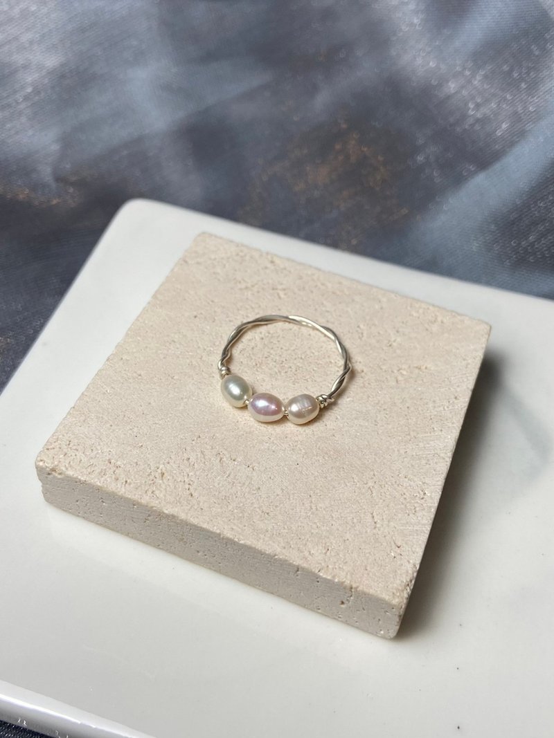 sterling silver pearl ring - Shop CHI-Home Handmade General Rings - Pinkoi