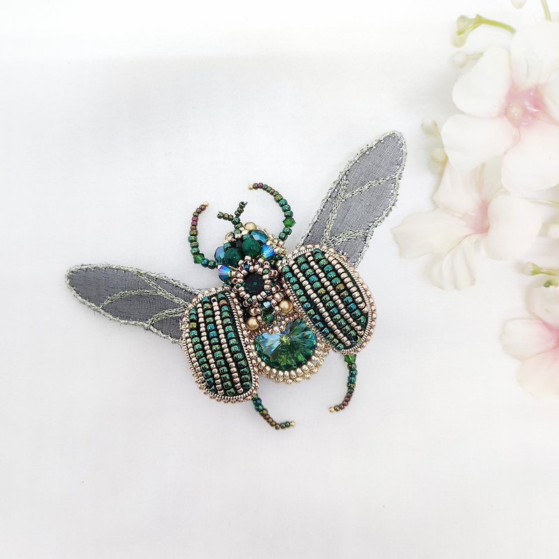 Jewelry Embroidery Three-dimensional Crystal Insect Brooch - Beetle Brooch - เข็มกลัด - วัสดุอื่นๆ สีเขียว
