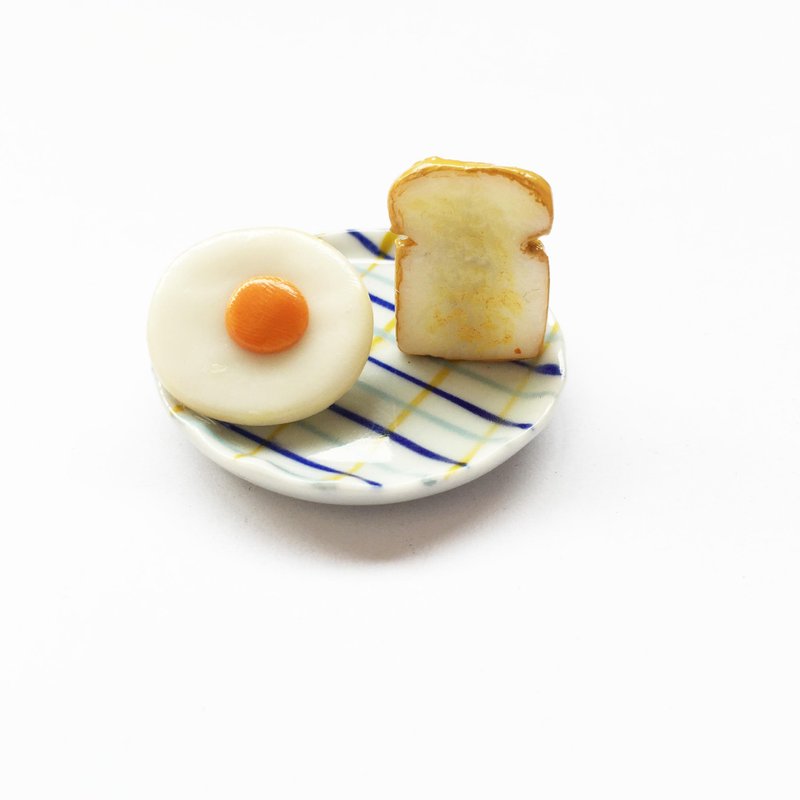 breakfast 5 earring - 耳環/耳夾/耳骨夾 - 黏土 白色