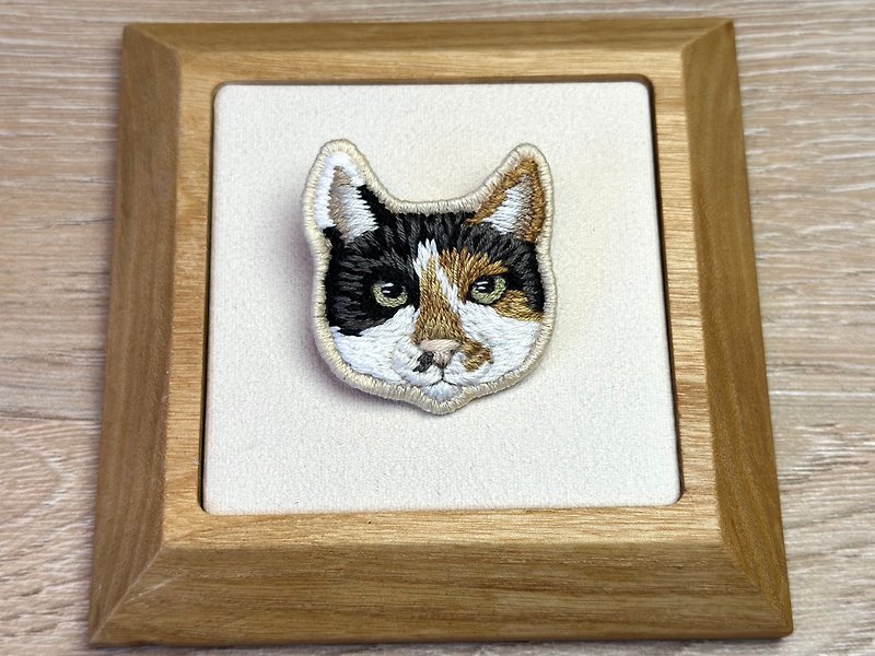 Cat embroidery Brooch (Not Customize) - Keychains - Thread Multicolor