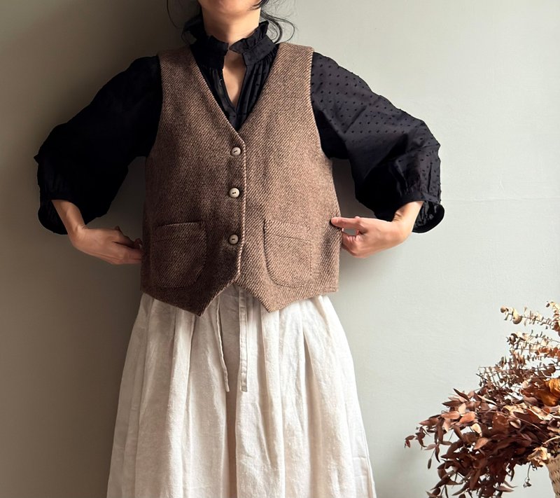 Winter little days/two-color twill brown wool + double yarn/double-layer unbuttoned suit vest - Women's Vests - Wool 