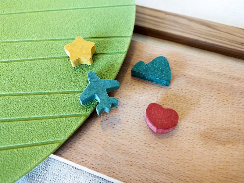 [Small things for office] Good scenery, small magnets, stars, mountains, airplanes, love healing things - Magnets - Wood Multicolor