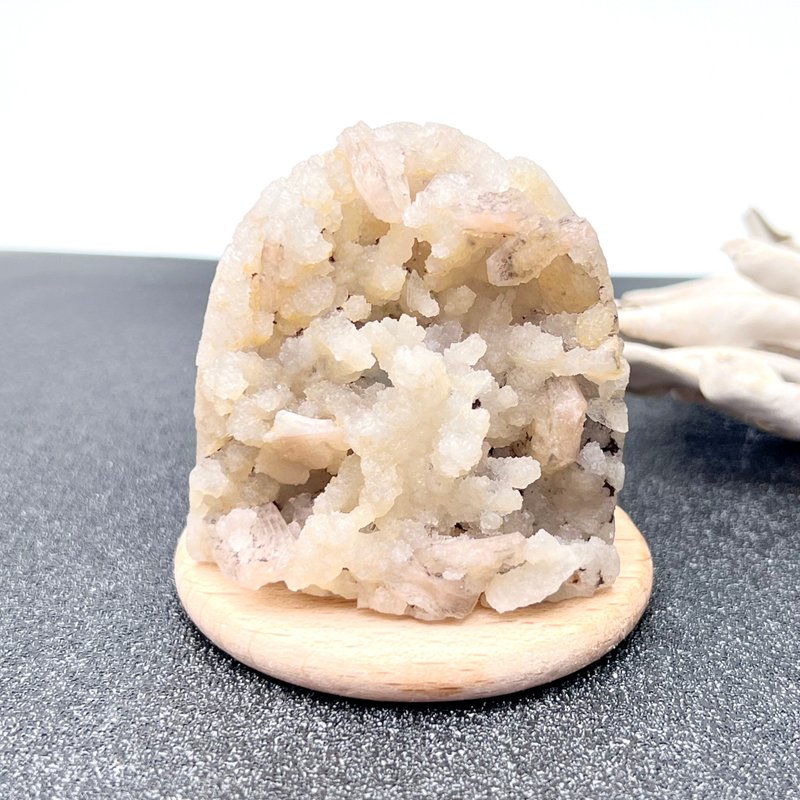 Sleeping Together. Raw Ore | Healing | Purification | Natural Mineral Inclusions | White Gummy Associated Zeolite, Pink Stilbite, Fish-Eye Stone Base | - ของวางตกแต่ง - คริสตัล หลากหลายสี