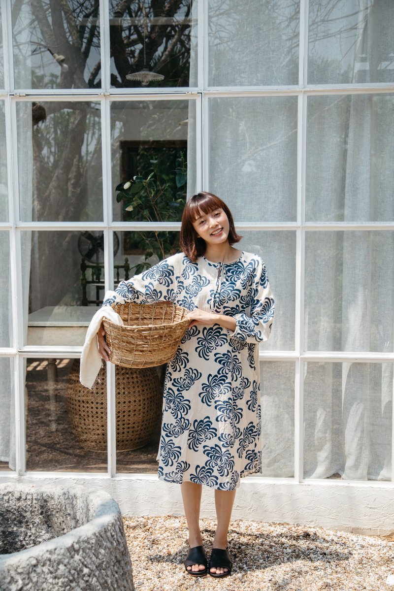Mulmul marigold gathered dress - ชุดเดรส - ผ้าฝ้าย/ผ้าลินิน สีน้ำเงิน