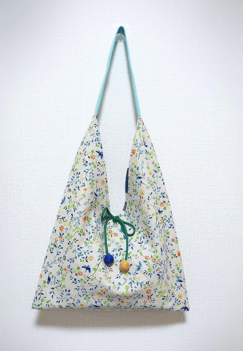 Japanese-style skull-shaped side bag / medium size / green small floral + stripes - กระเป๋าแมสเซนเจอร์ - ผ้าฝ้าย/ผ้าลินิน สีเขียว