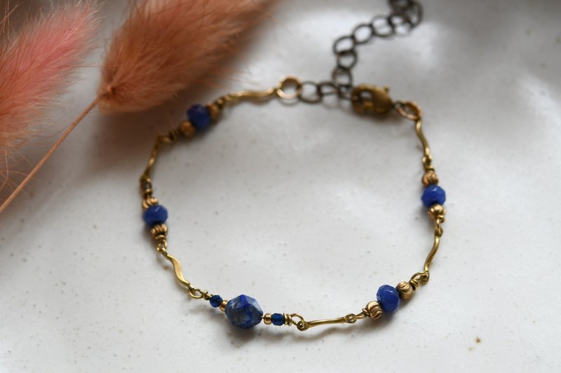 Starry │ │ lapis x Bronze Bronze Bracelet - สร้อยข้อมือ - ทองแดงทองเหลือง สีน้ำเงิน