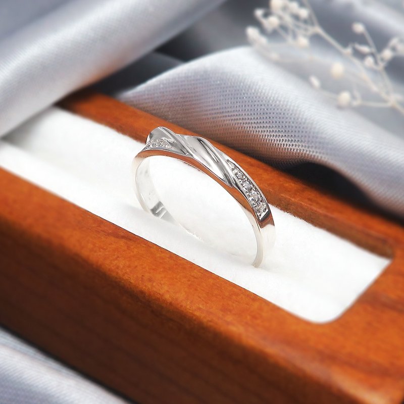 【客製化禮物】雙流線女戒 情侶款 刻字訂製純銀戒指 - 戒指 - 純銀 銀色