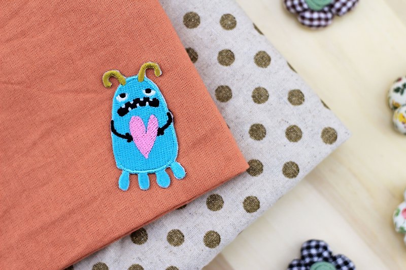 In fact, I am very loving self-adhesive embroidered cloth stickers-Monster Planet Wings World Series - Knitting, Embroidery, Felted Wool & Sewing - Thread 