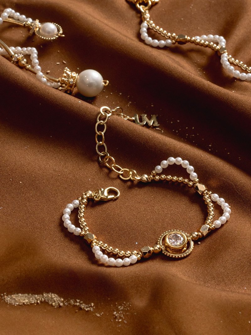 【Christmas Ornaments】Soul resonance. MUCHAT handmade 14KGP wave pearl Stone bracelet - Bracelets - Other Metals White