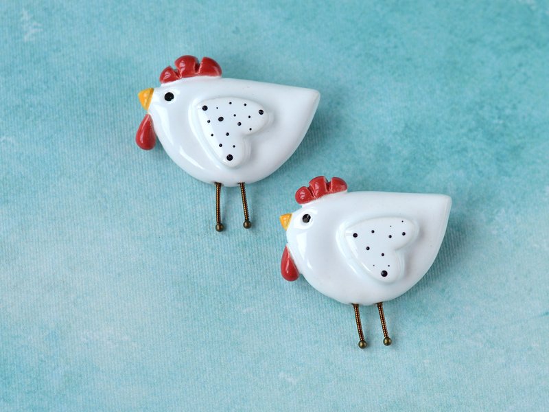 Funny chicken ceramic pin - เข็มกลัด - ดินเผา ขาว