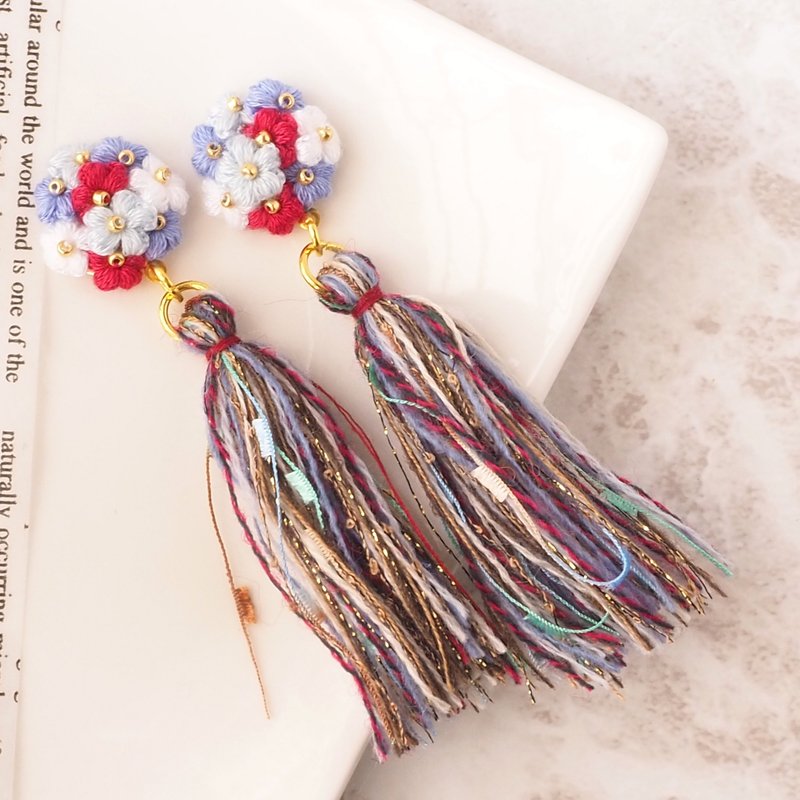 【Earrings / Ear clips】 Small crochet flower bouquet and mixed yarn tassel - Earrings & Clip-ons - Thread Multicolor