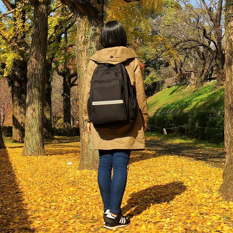 Two-in discount, essential Japanese style minimalist waterproof casual travel backpack for spring outing, Aurora Black - กระเป๋าเป้สะพายหลัง - วัสดุอื่นๆ สีดำ