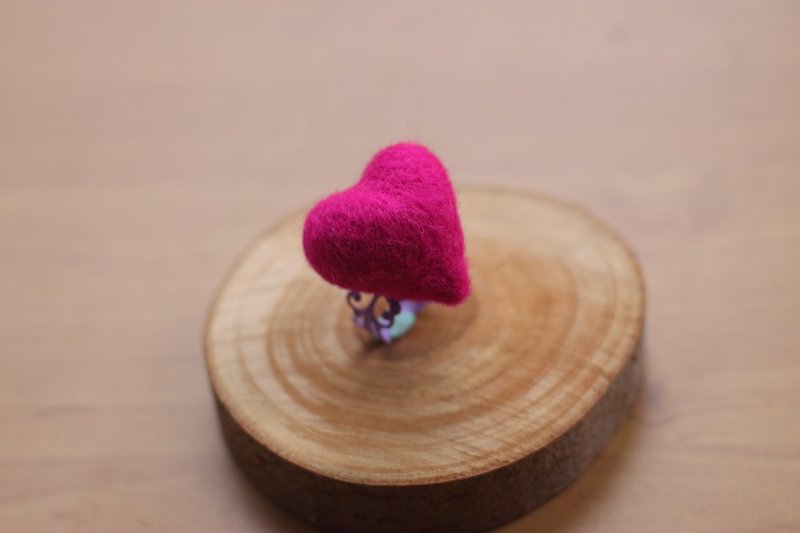 螢光深桃紅雕花戒指(大) 目前有現貨 可直接下標 - 戒指 - 羊毛 粉紅色