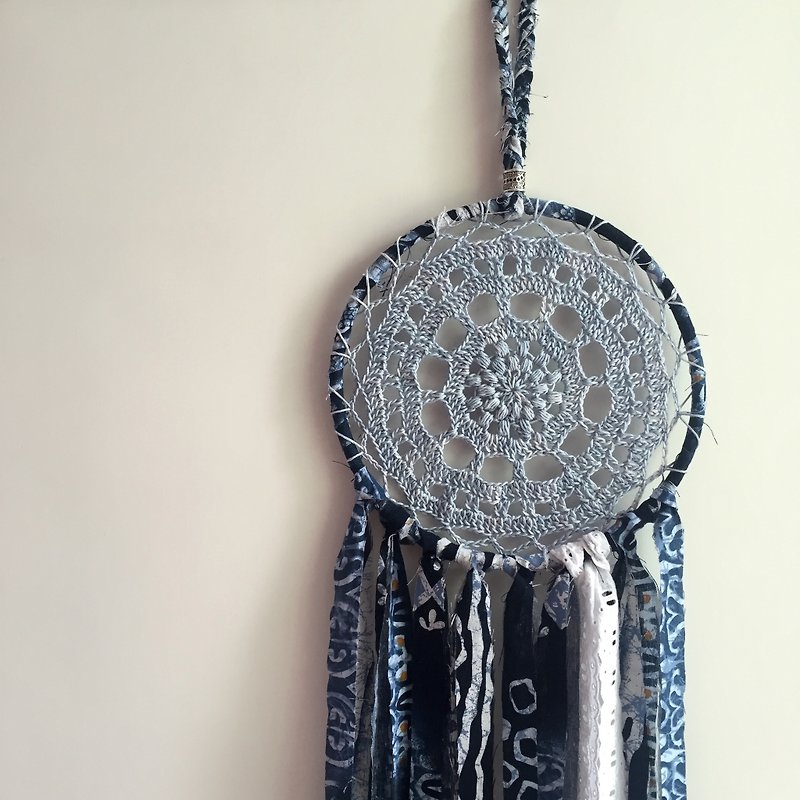 XL crochet mandala style dream catcher  |  25cm diameter  |  house warming gift - ของวางตกแต่ง - ผ้าฝ้าย/ผ้าลินิน สีน้ำเงิน