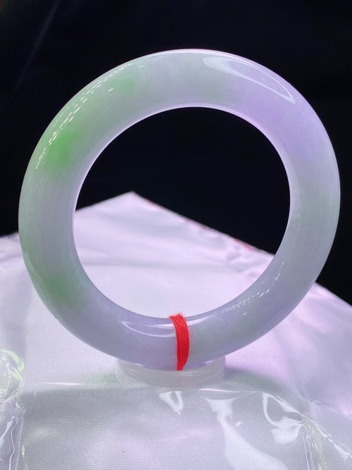 一念之間 緬甸老坑 天然A貨翡翠手鐲 圈口56.6MM 春彩水頭足 編號06368
