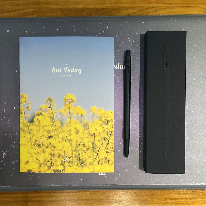 Goody Bag - But today diary with 153B&W ballpen (Black)-06.SPRING,PLD60825BCP - สมุดบันทึก/สมุดปฏิทิน - กระดาษ สีเหลือง