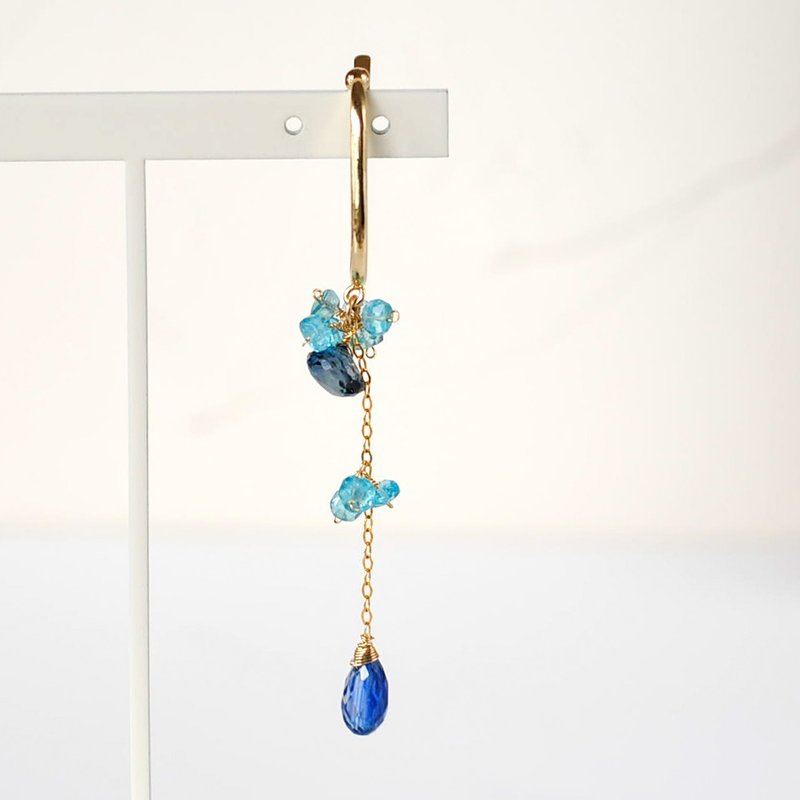 14kgf/natural stone ear cuff blue gradation blue kyanite x London blue topaz - ต่างหู - งานปัก สีน้ำเงิน