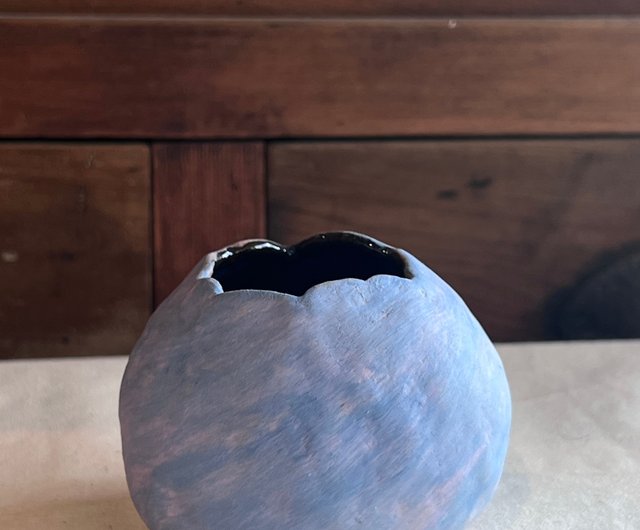 青色陶器花瓶 亀裂模様 青色陶器花瓶 亀裂模様 青色陶器花瓶 亀裂模様 青色のひび割れ