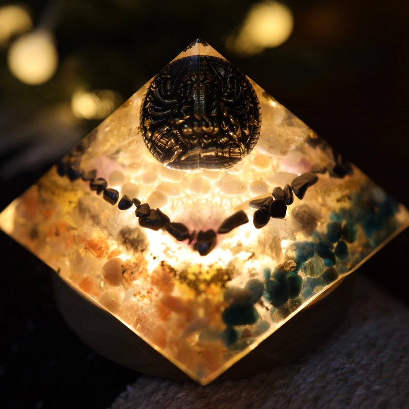 [Customized gift] Aogang, the god of wealth, super large pyramid night light Orgonite crystal - โคมไฟ - หยก หลากหลายสี