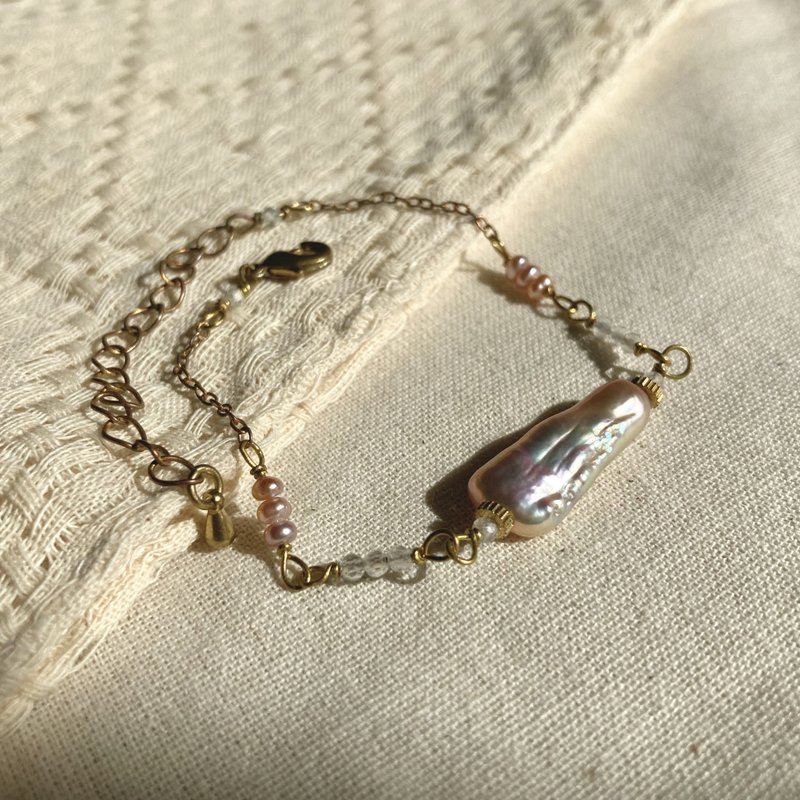 Lao Lin Groceries | Deformed Pearl Bracelet - สร้อยข้อมือ - ไข่มุก สีทอง