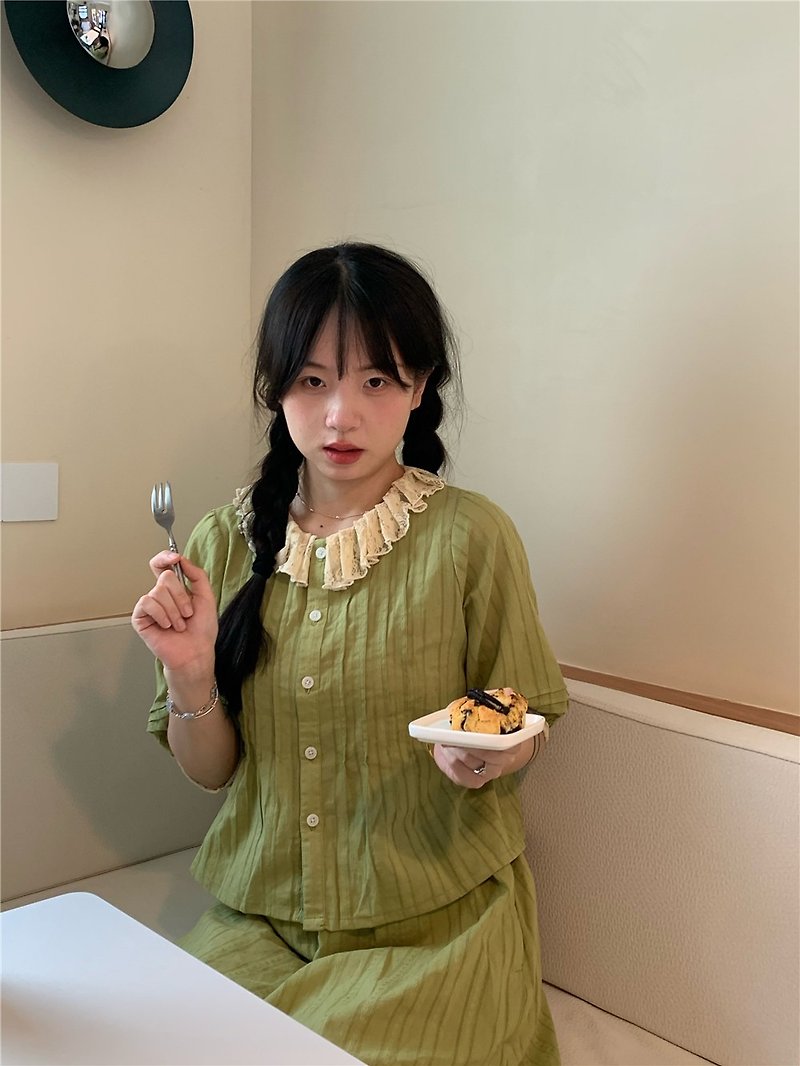 Matcha green lace mid-sleeve shirt lantern sleeve skirt two-piece Japanese loose white dress - เสื้อเชิ้ตผู้หญิง - ผ้าฝ้าย/ผ้าลินิน สีเขียว