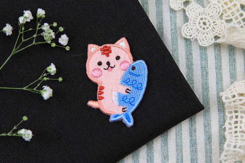 Catch a big fish pink meow self-adhesive embroidered cloth stickers-baby meow series - Knitting, Embroidery, Felted Wool & Sewing - Thread Pink