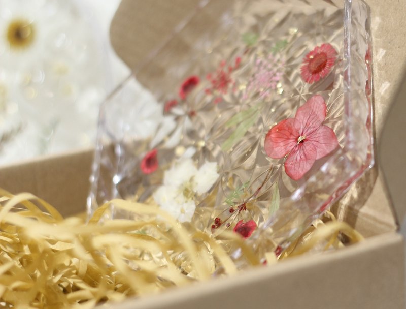 Hexagonal Healing Dry Flower Ornament Tray + Handwritten Words of Love - Items for Display - Resin 