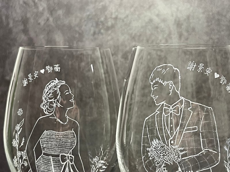【客製化禮物】雕刻酒杯 夫妻各一杯 精緻似顏繪 結婚對杯 玻璃杯 - 酒杯/酒器 - 玻璃 透明