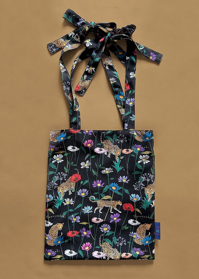 Leopard flower bow strap tote bag - กระเป๋าแมสเซนเจอร์ - เส้นใยสังเคราะห์ สีดำ