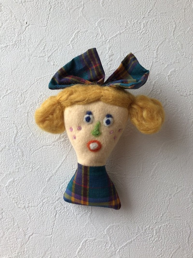 Girl brooch - เข็มกลัด - ขนแกะ 