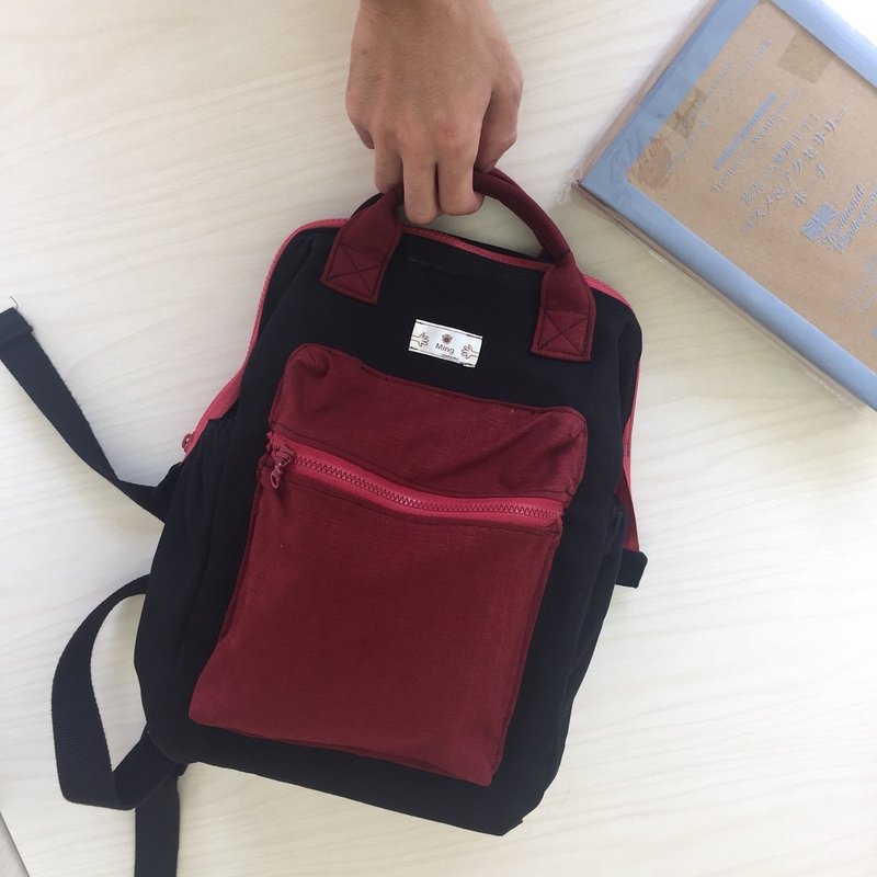 Vampire's Back Backpack (S) - กระเป๋าเป้สะพายหลัง - ผ้าฝ้าย/ผ้าลินิน 