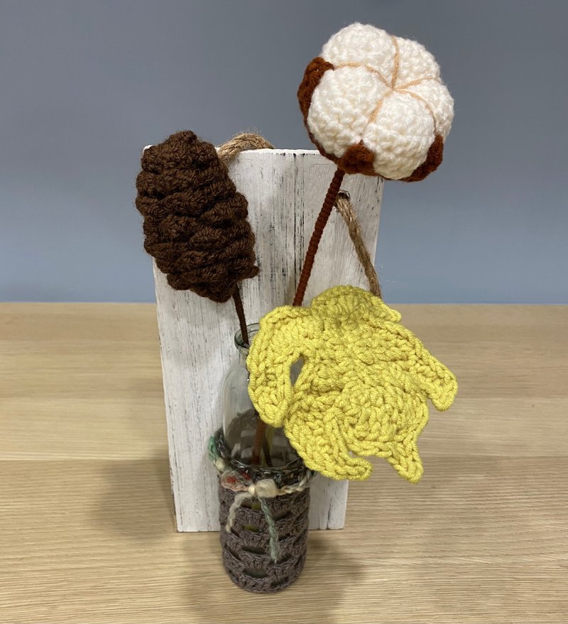 Kapok-Pine Cone-Maple Board Hanging Knitted Handmade/Graduation Season Gift - ตกแต่งผนัง - วัสดุอื่นๆ สีส้ม