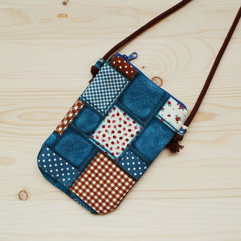 Floral plaid denim cell phone pocket - กระเป๋าแมสเซนเจอร์ - ผ้าฝ้าย/ผ้าลินิน สีน้ำเงิน
