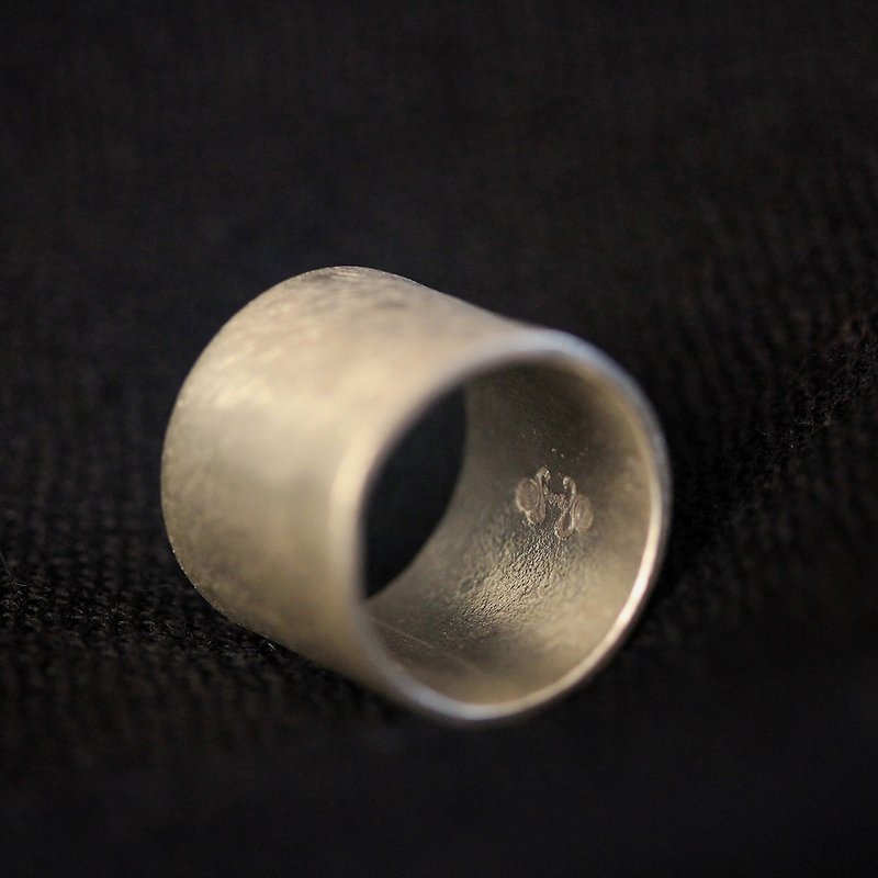 Handmade silver tube scratched surface ring (R0008) - แหวนทั่วไป - เงิน สีเงิน