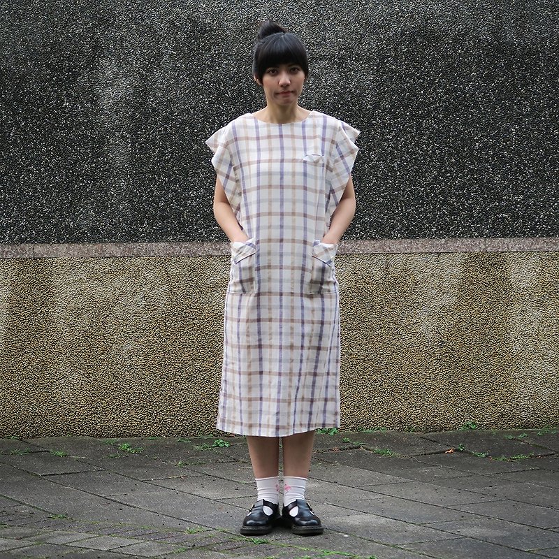 ヴィンテージ日本の半袖ドレスは白の格子模様であります - ワンピース - コットン・麻 