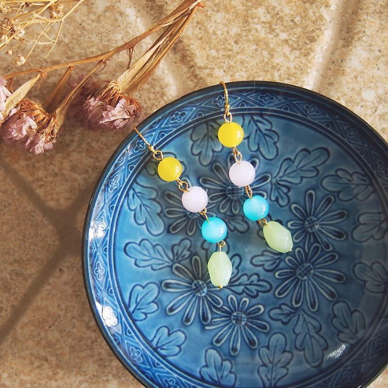 Round shape pastel glass bead earrings - ต่างหู - แก้ว สีเหลือง