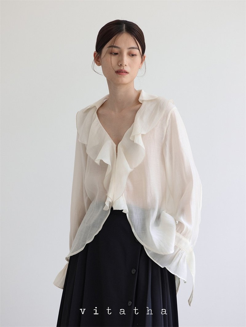 White 2-color wave shape, gentle and invincible irregular shirt, fungus edge, lotus leaf, sun protection semi-transparent shirt - เสื้อเชิ้ตผู้หญิง - ไฟเบอร์อื่นๆ ขาว