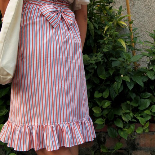 オランダ側の小さな蝶─支配膝のスカートがあります