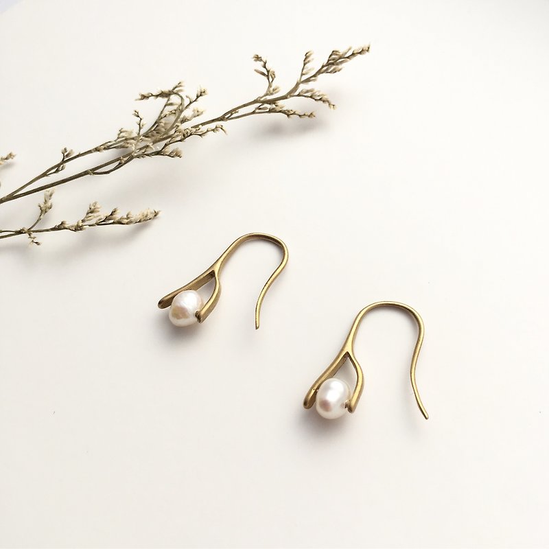 美麗佳人 黃銅耳環 淡水珍珠 - 耳環/耳夾 - 銅/黃銅 金色