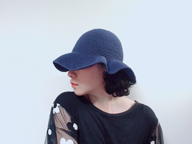 Ann handwoven sun hat in navy blue chokdee-premium - หมวก - ผ้าฝ้าย/ผ้าลินิน สีน้ำเงิน