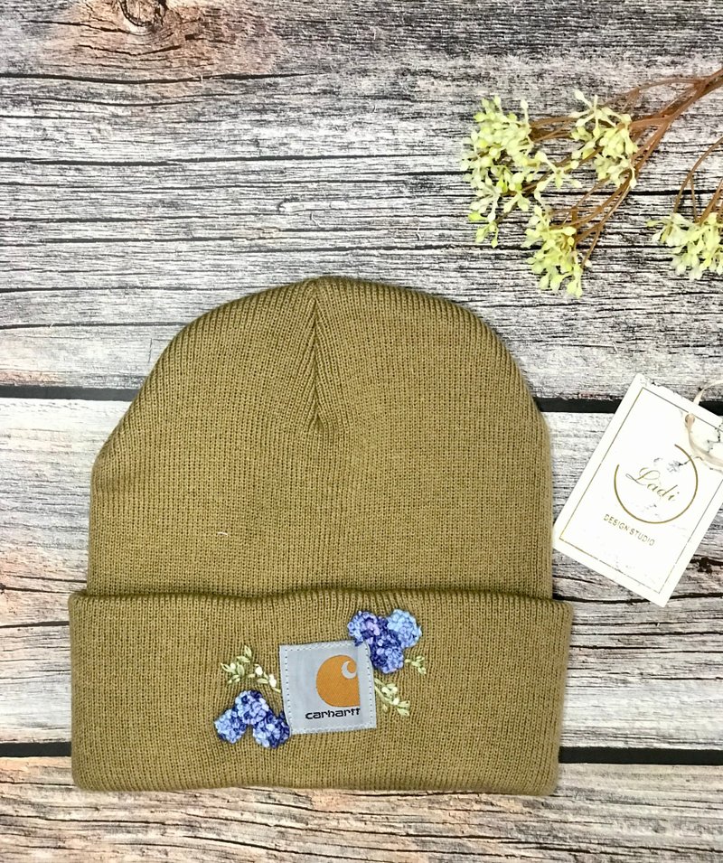 Original design hand embroidered knitted beanie - หมวก - ไฟเบอร์อื่นๆ สีกากี