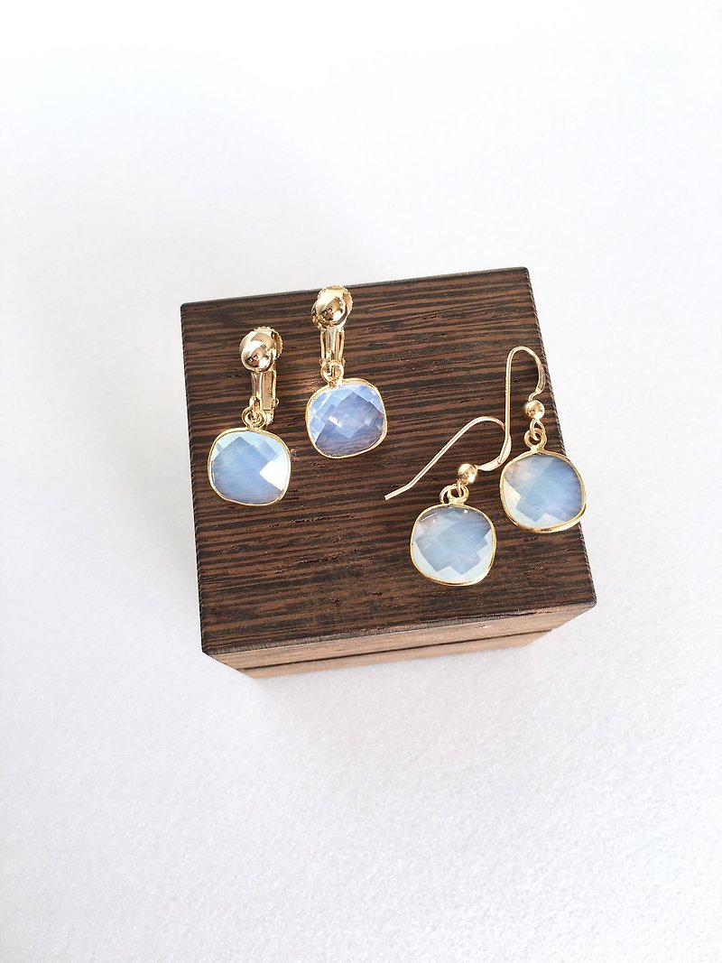 Opalite bezel 14kgf hook-earring / Brass clip-earring - 耳環/耳夾 - 玻璃 白色