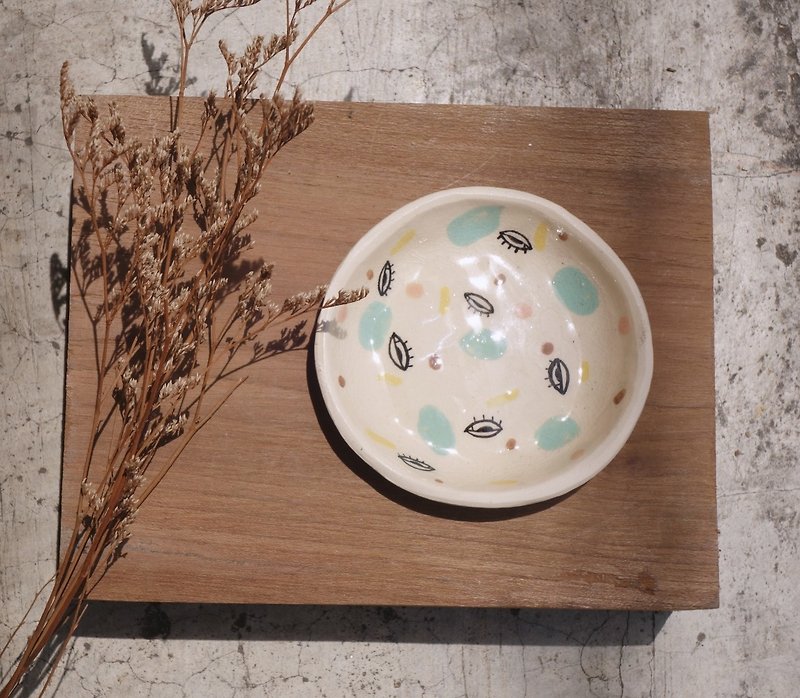 小型セラミック板たくさんの目を引きます:) - 花瓶・植木鉢 - 陶器 多色